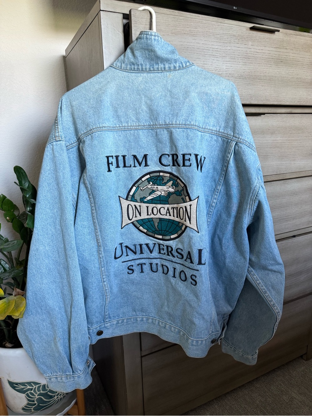 VINTAGE DENIM UNIVERSAL STUDIOS FILM CREW JACKET